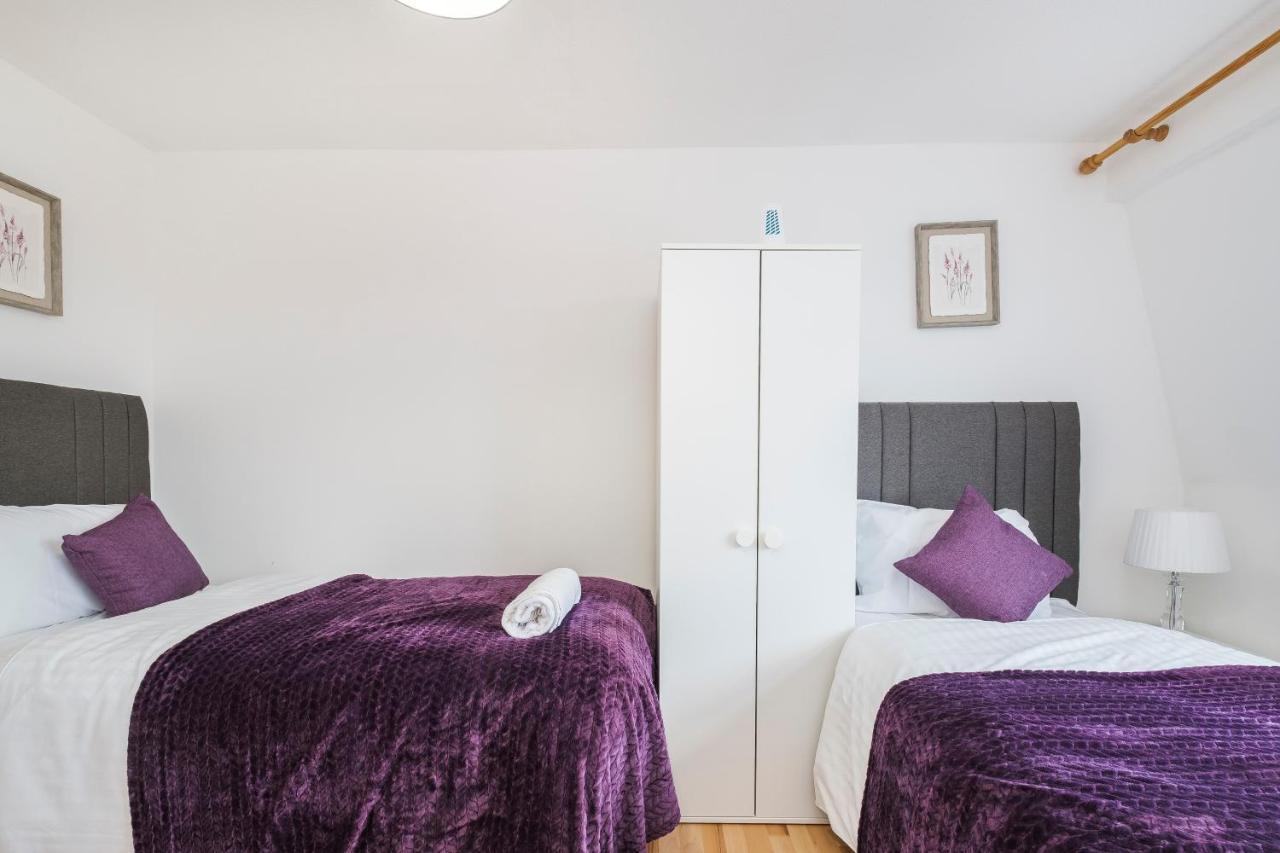 Spacious 3 Bed 1 Bath Hse W Guest Toilet W Parking Near Excel - E16 London Exterior photo