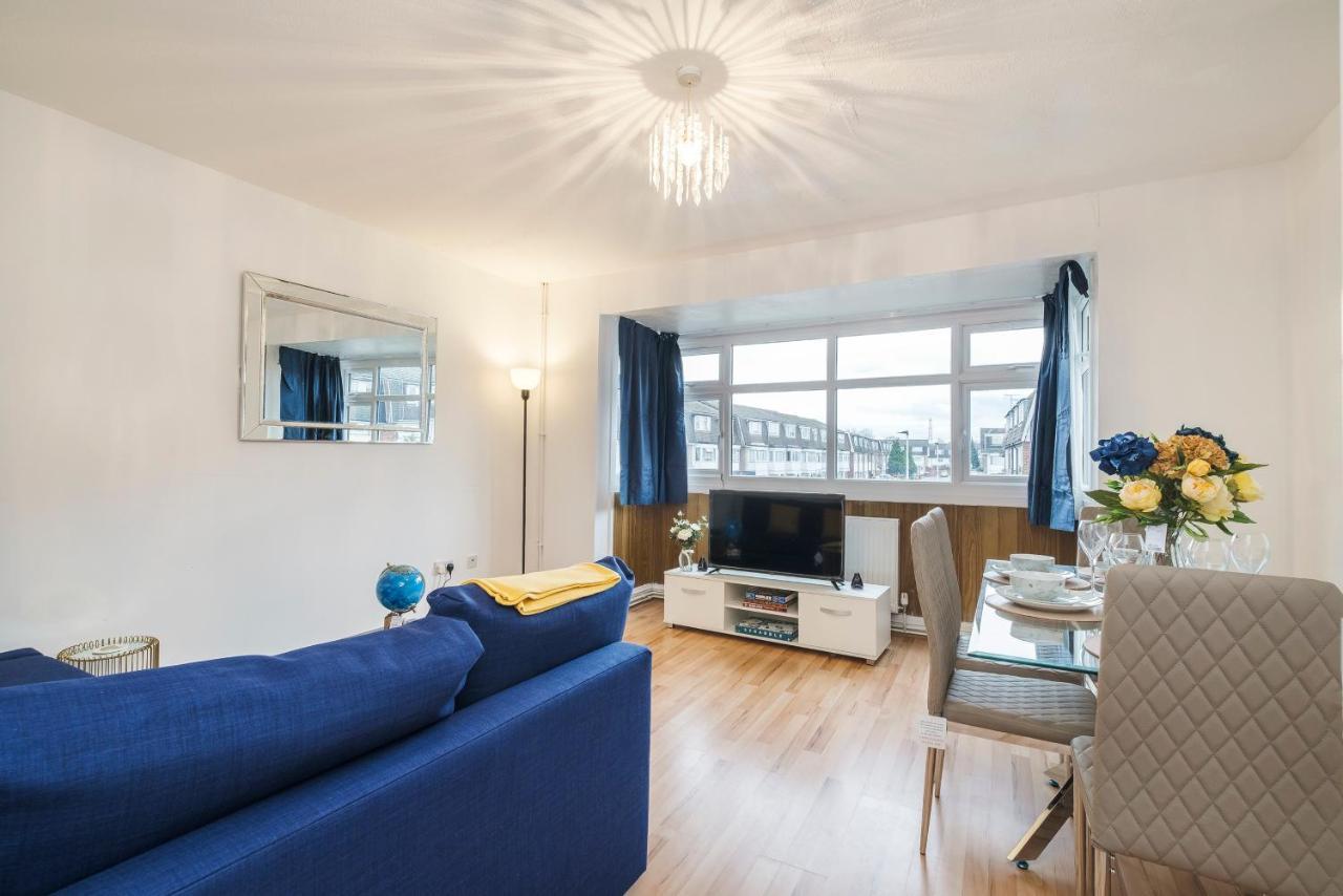 Spacious 3 Bed 1 Bath Hse W Guest Toilet W Parking Near Excel - E16 London Exterior photo