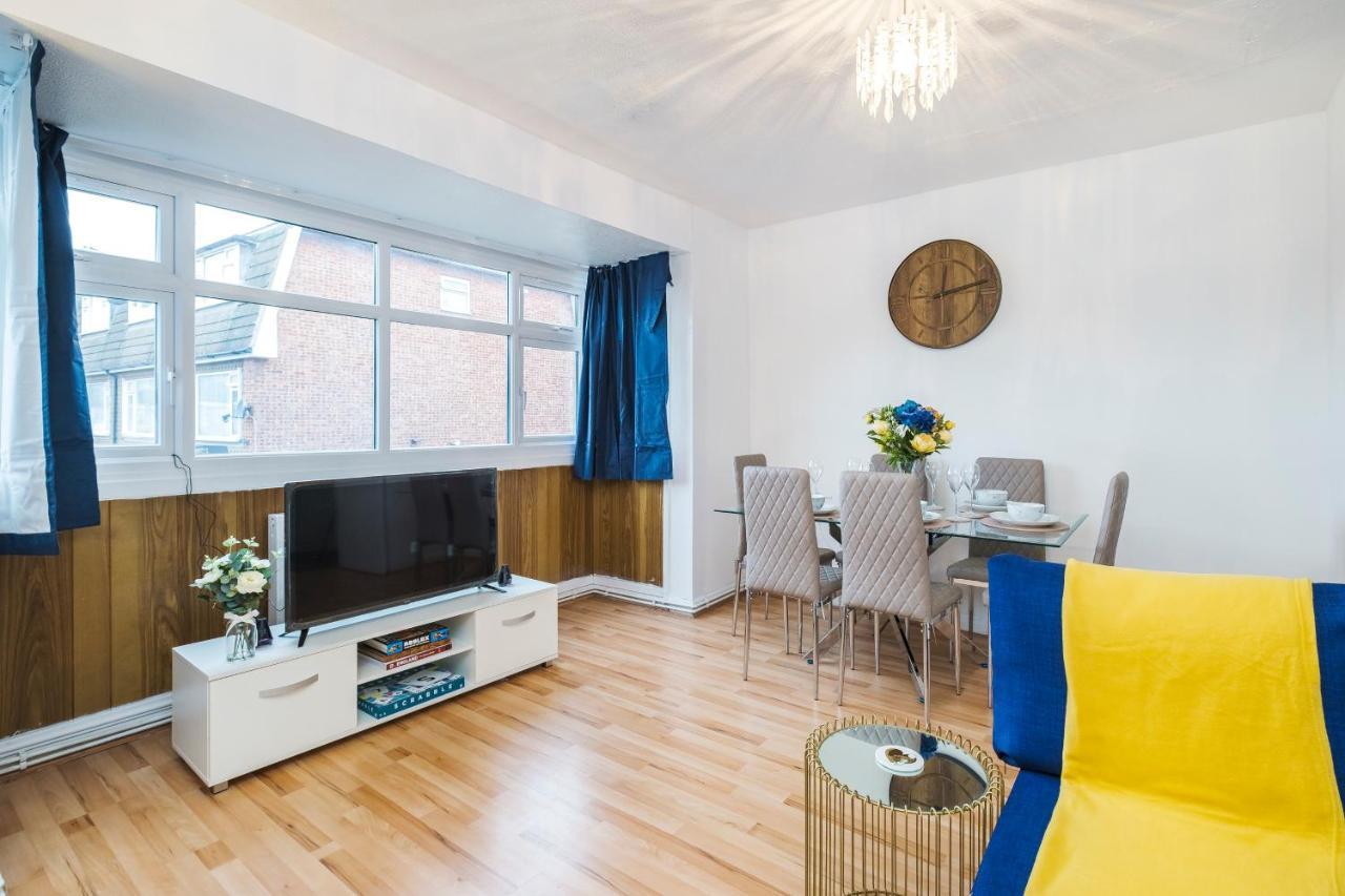Spacious 3 Bed 1 Bath Hse W Guest Toilet W Parking Near Excel - E16 London Exterior photo